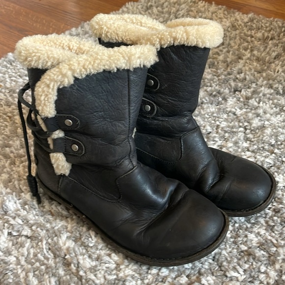 UGG Australia Women’s Acadia Winter Boots Size 7 - Picture 3 of 10